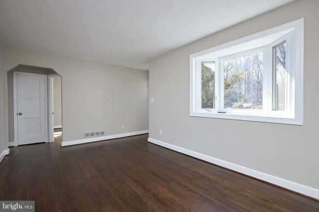 Photo - 221 Dale Dr