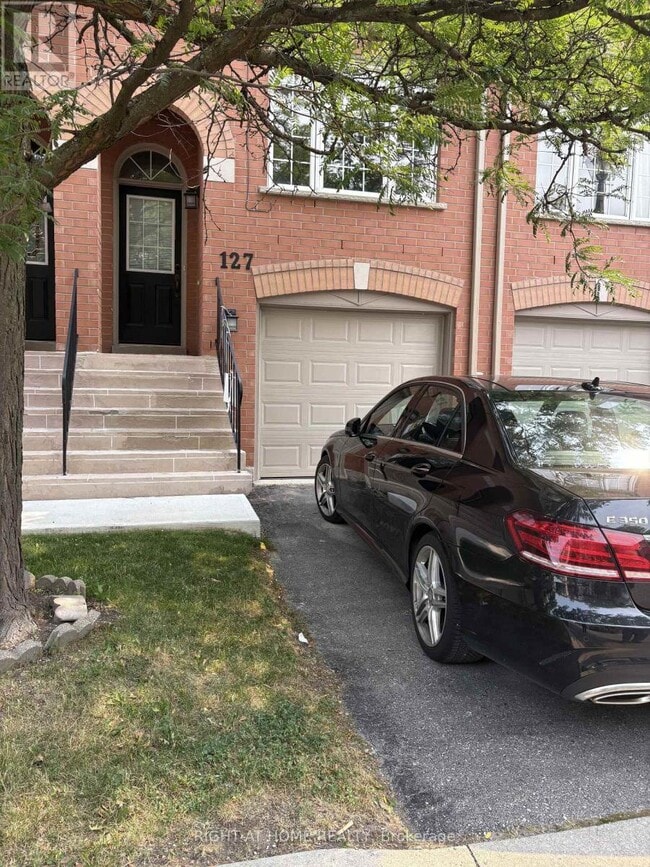 Photo - 5030 Heatherleigh Ave