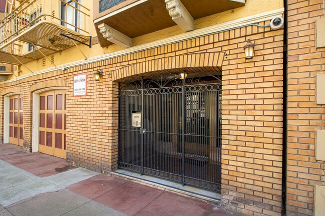 1819 Golden Gate