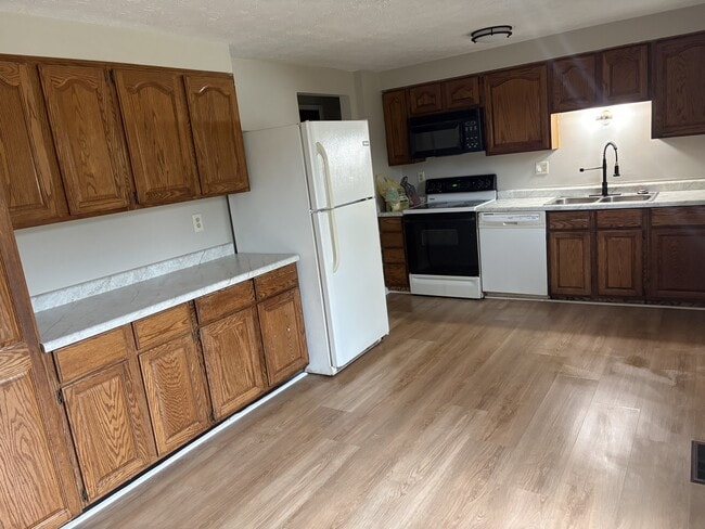 Building Photo - 1375 Firethorne Dr