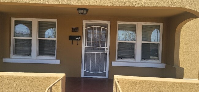 W Myrtle Dr - W Myrtle Dr House