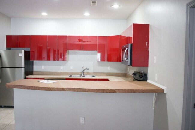 401 W Springfield Ave