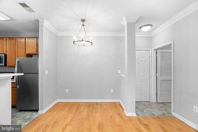 Photo - 4852 Eisenhower Ave Unit 342