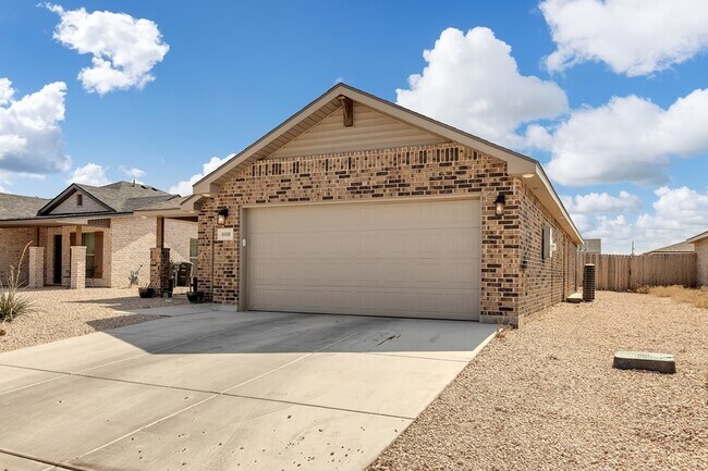 Photo - 460 Staghorn Dr