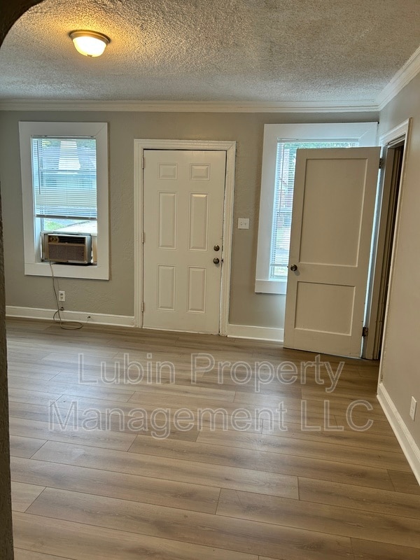 Building Photo - 2412 Forest Ave