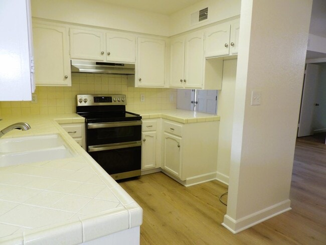 5302 N Colonial Ave Unit 102