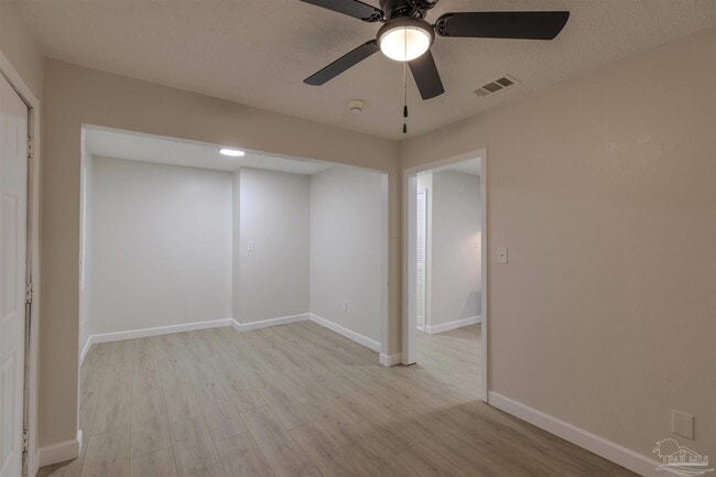 825 Booker Ave