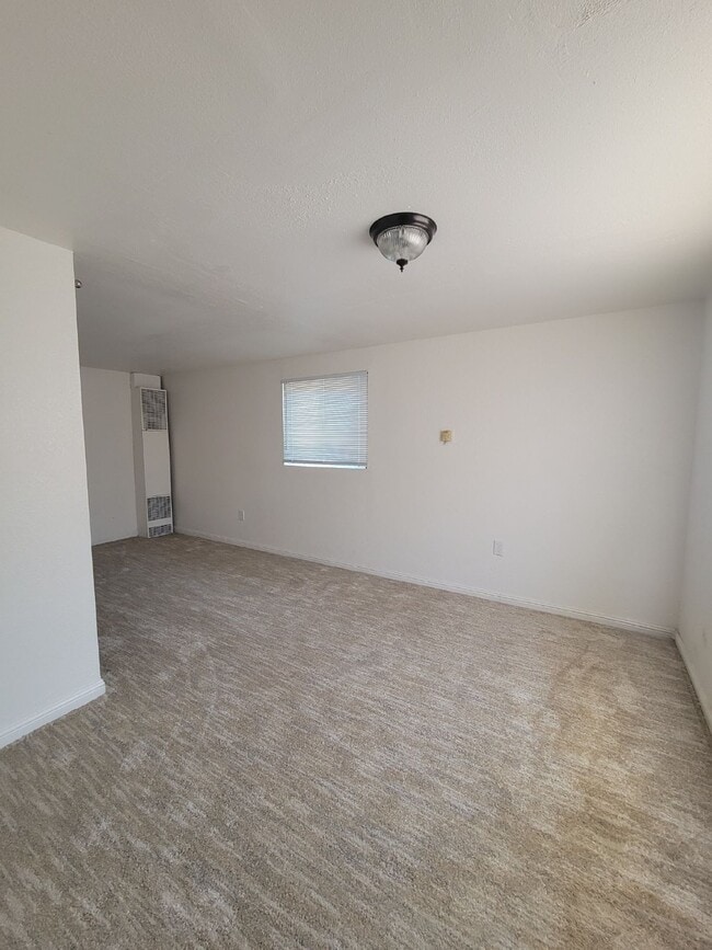 3 Bedroom home conveniently located in the heart of Merced