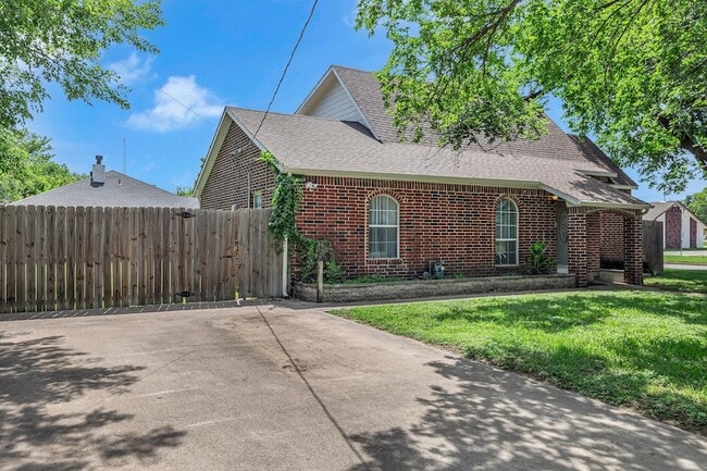 Photo - 401 Magnolia St