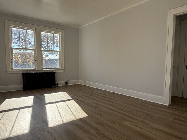 Building Photo - 524 Pitt St W Unit 302