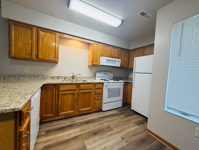 Building Photo - 3320 Milwaukee St Unit #2 Rental
