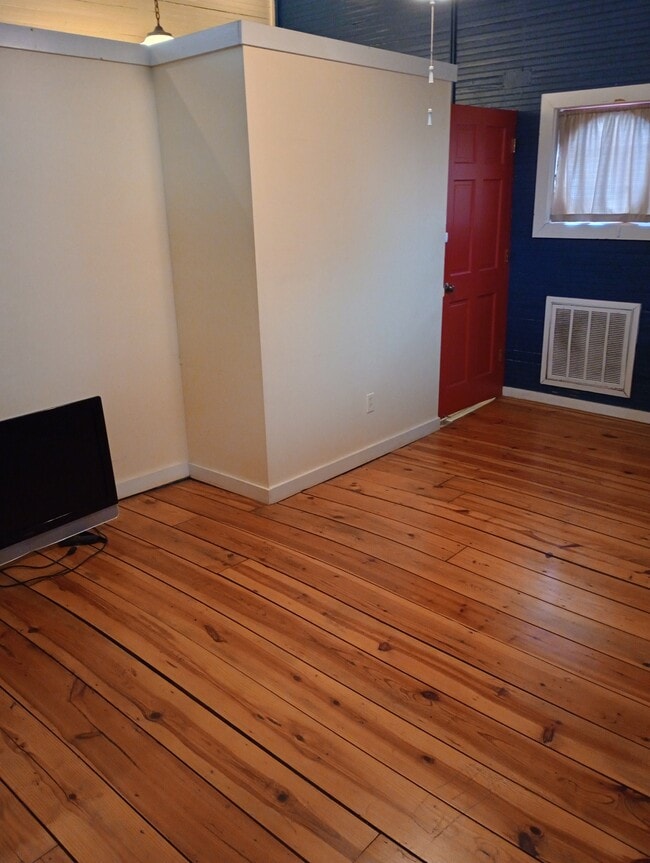 Photo - 610 S Cox St