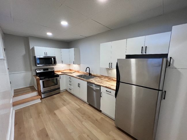 Photo - 125 N George St Unit 2