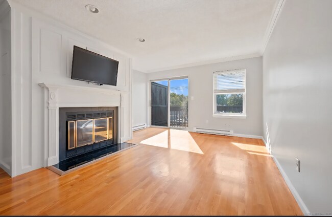 Photo - 140 Kane St Unit Apt D4