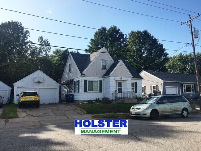 Building Photo - 3 Bedroom, 2 Bath Single Family Home with ...
