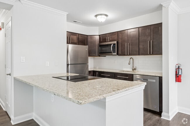 2BR, 2BA - 872SF - Kitchen
