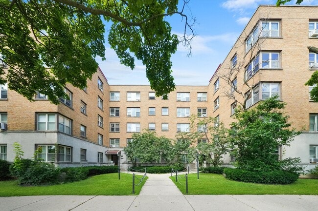 Building Photo - 2610 W Balmoral Ave Unit 501 Rental
