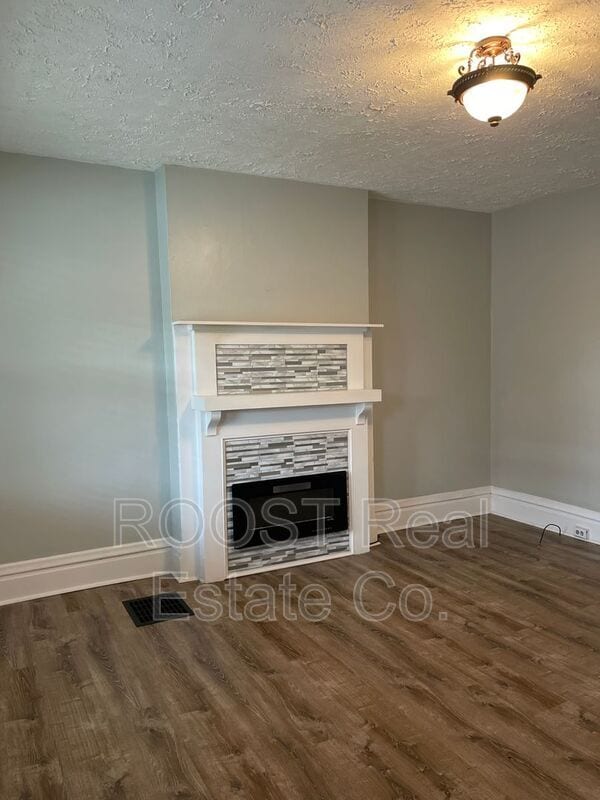 Photo - 931-933 E. Whittier Street