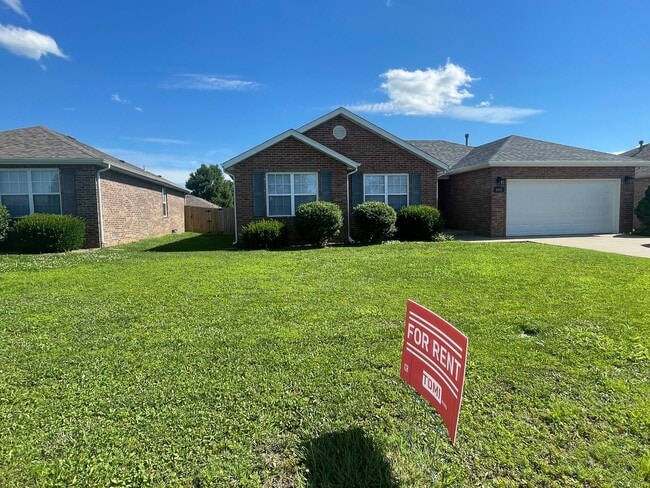 Building Photo - Executive Rental in Willard School District