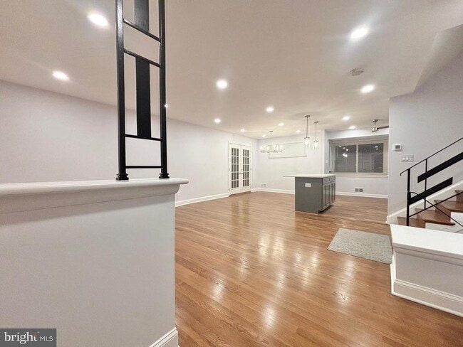 Photo - 2712 Finch St