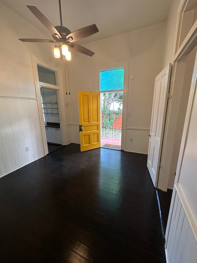Sala de estar - 3821 Dauphine St Unidad Apt D