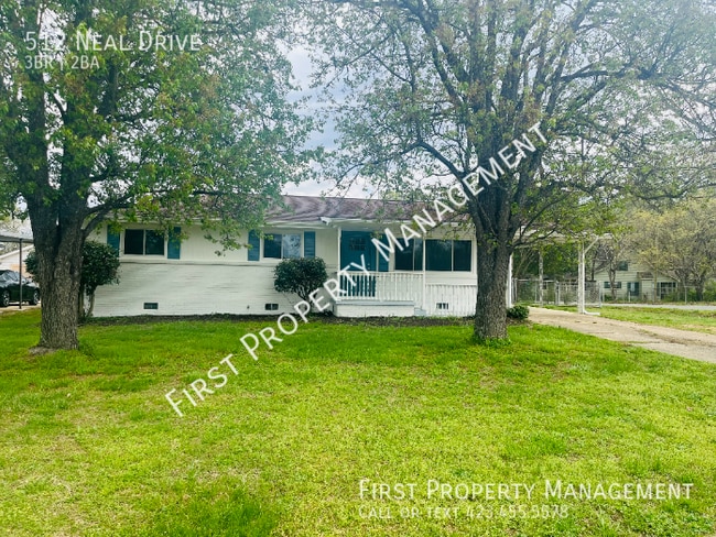Building Photo - 512 Neal Dr