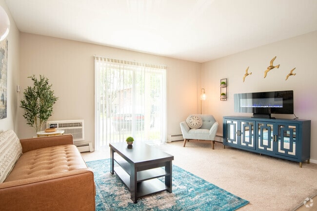 1BR, 1BA - 692SF - Sycamore Woods