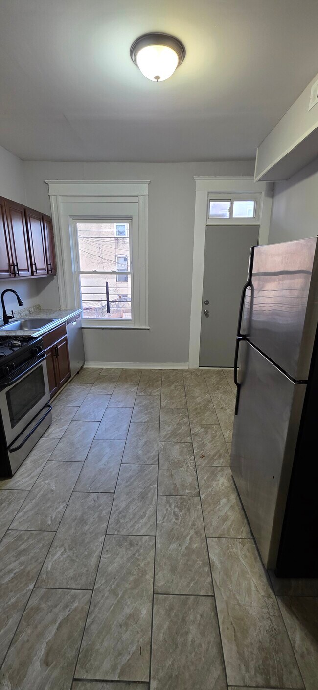 Photo - 1135 Poplar Grove St