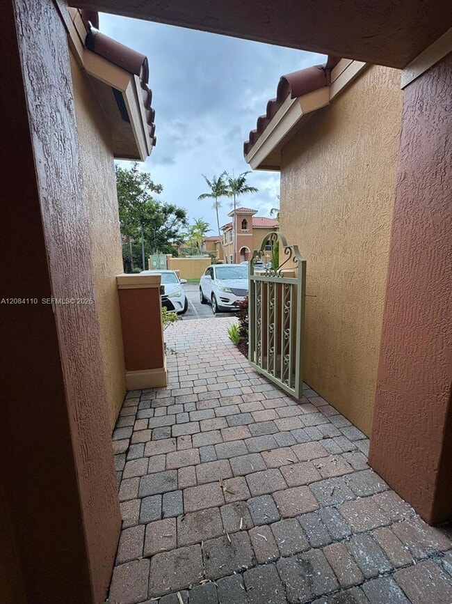 1037 SW 143rd Ave
