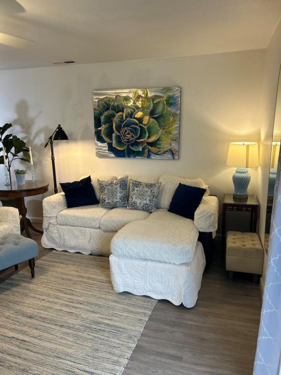 Building Photo - 563 Primrose Dr