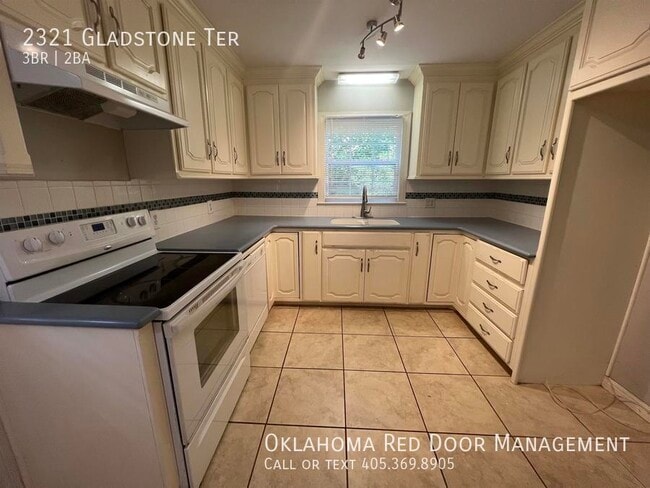 2321 Gladstone Terrace