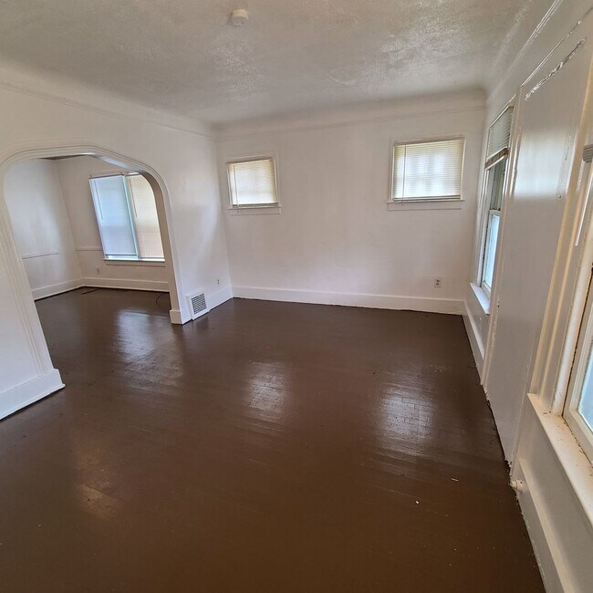 Photo - 2549-51 Highland Unidad Lower