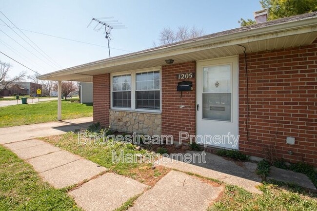 Photo - 1205 S Maple Ave