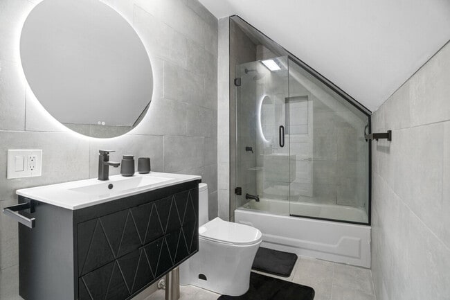 Photo - 1115 W 31st St Unidad ID1292856P