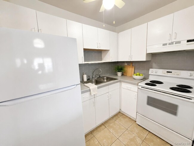 Photo - 274 Hooker Ave Unit L2