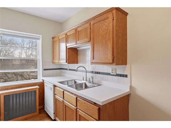 Photo - 3136 W Bde Maka Ska Blvd Unidad 204