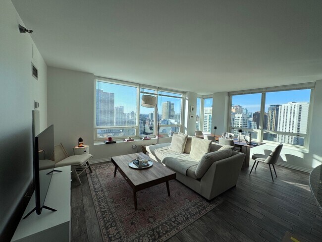 Photo - 33 W Ontario St Unidad 24G