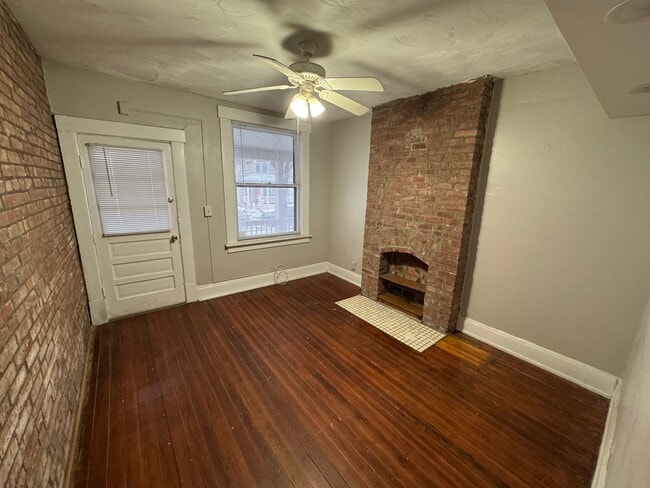 Building Photo - 552 Bradley St Unit duplex