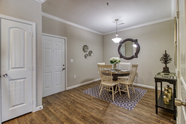 Emory 2HAB 2BA 1035 pies cuadrados - Heron Pointe