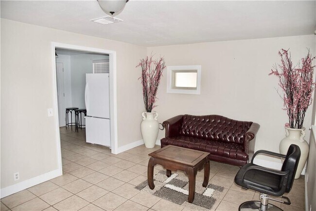 Photo - 516 E Huber Ave