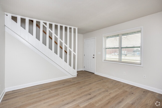 2BR, 1BA - 980SF - Living Room/Dining Room