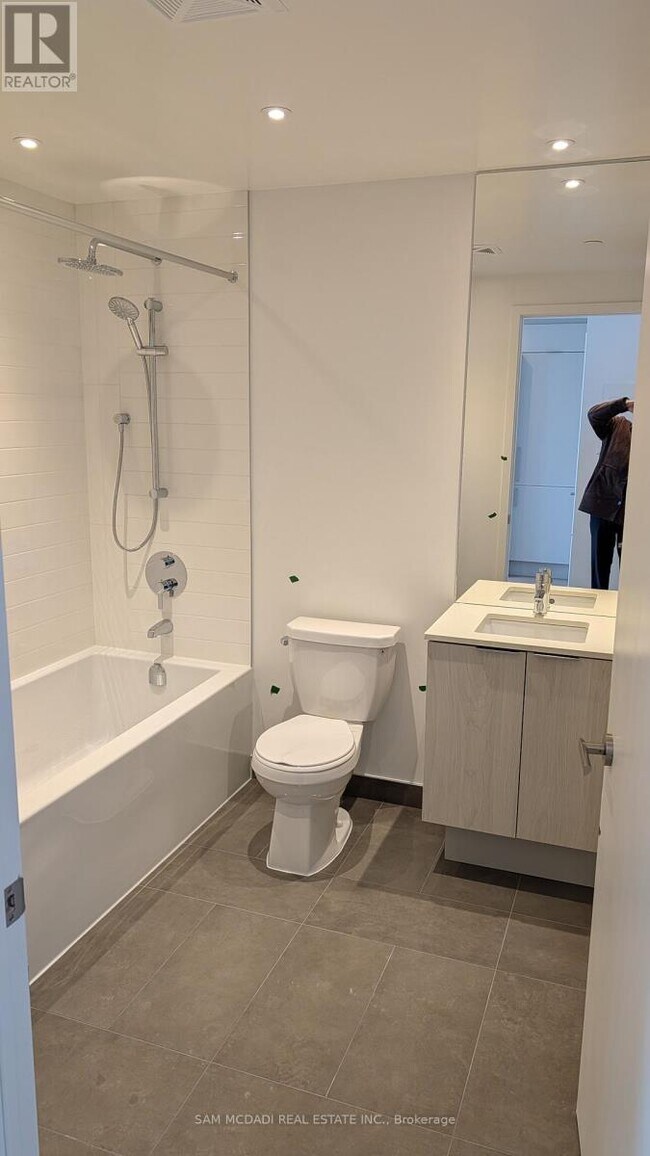 Photo - 448 Burnhamthorpe Rd W Unit 2510