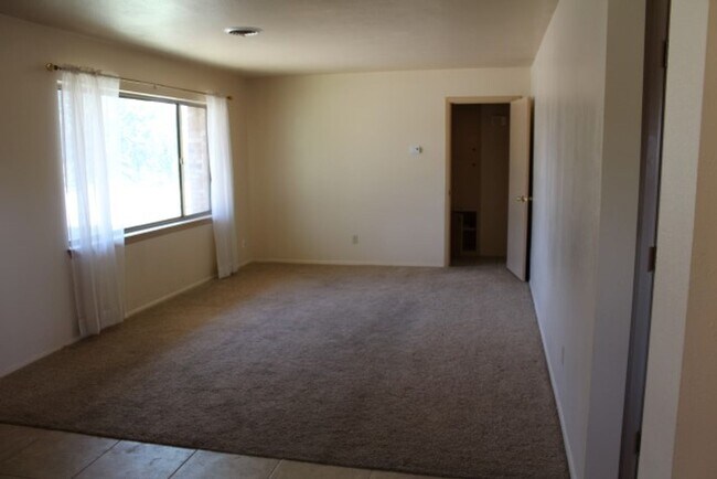 Photo - 4101 N Gold St