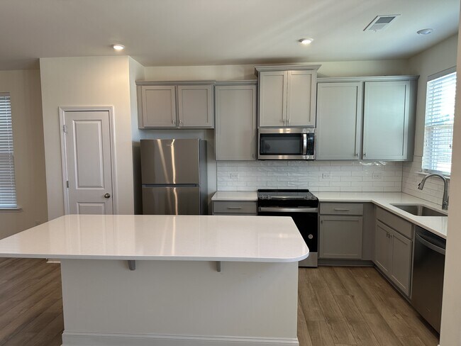 Photo - 1027 S Point Rd