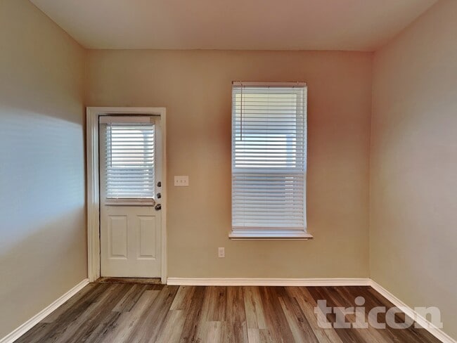 Photo - 6615 Port Elizabeth