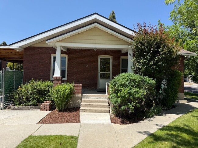 Two bedroom one bath brick charmer! - Two bedroom one bath brick charmer! House