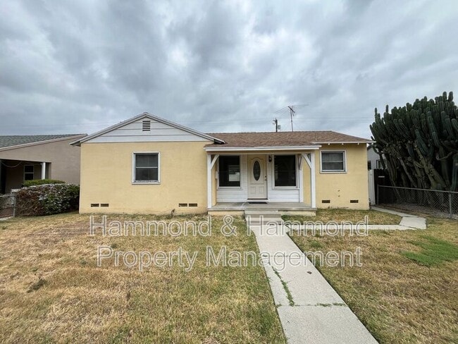 Building Photo - 18003 Saticoy St