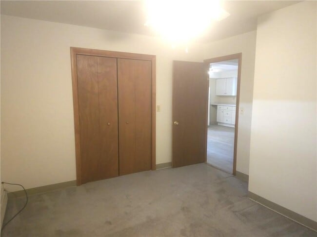 Photo - 122 Jane St