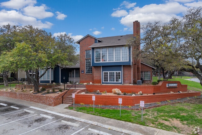 Leasing Office Exterior