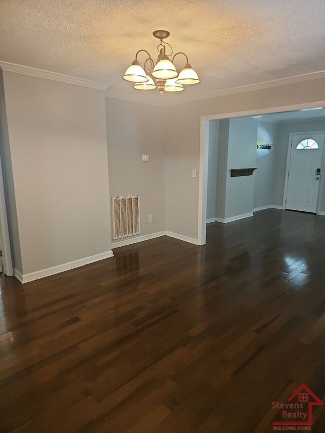 Photo - 2412 Chapel Ave